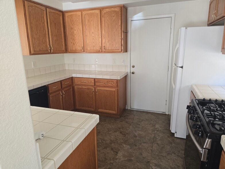 Kitchen - 9579 Camelback Peak Ct
