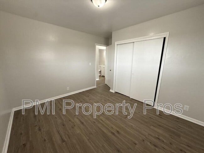 Building Photo - 7701 W Hampton Ave