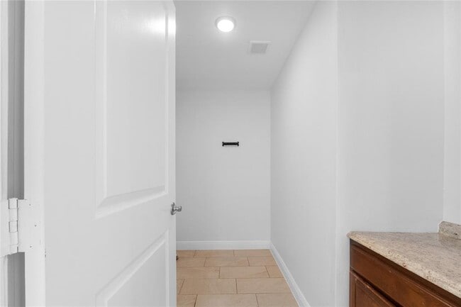 Building Photo - 3020 Great Valley Dr