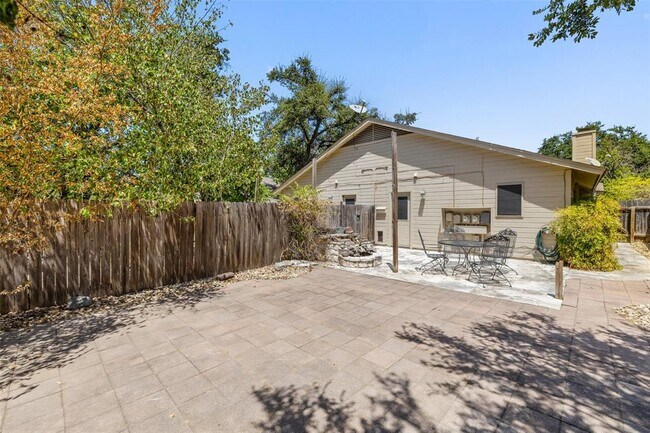 Building Photo - 12416 Deer Falls Dr