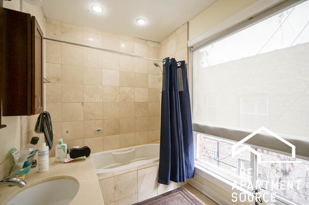 Building Photo - 665 W Cornelia Ave