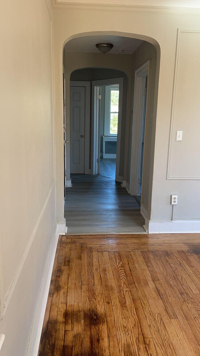 Building Photo - 323 Winthrop Ave