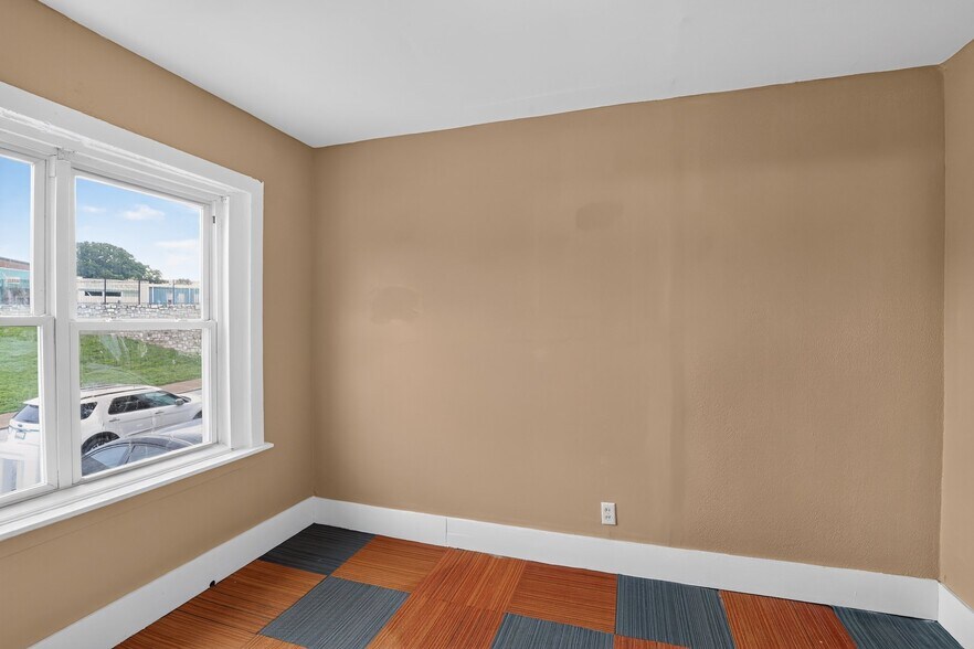 Building Photo - 4010 Ravenwood Ave