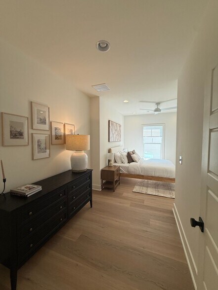 Building Photo - Awesome New Construction 5BR House Close t...