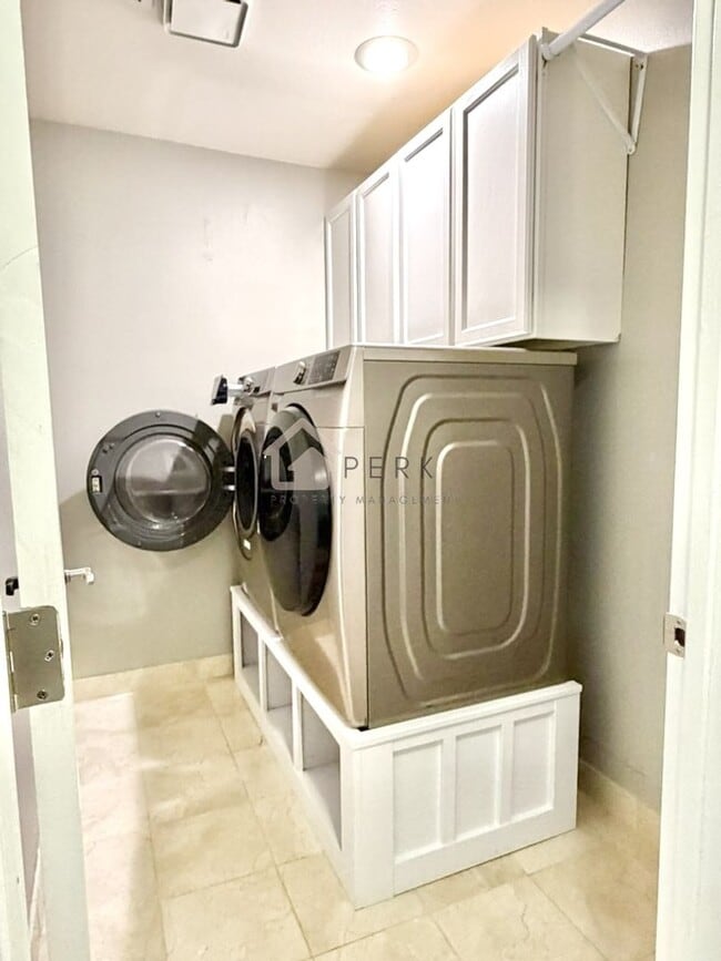 Building Photo - Beautifully Updated 3-Bedroom Home with A/C, Fenced Yard & Modern Finishes