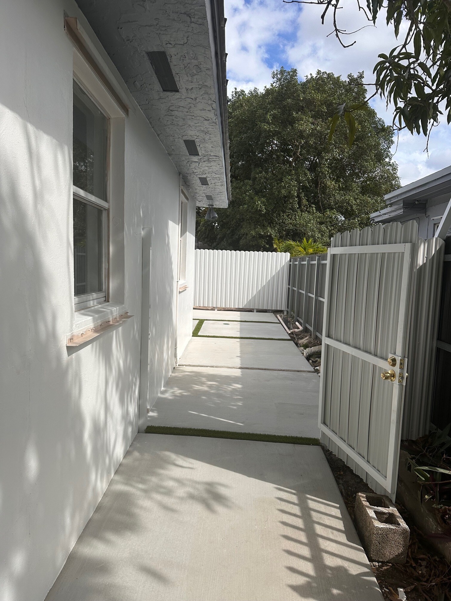 Building Photo - 121 NW 68th Ave