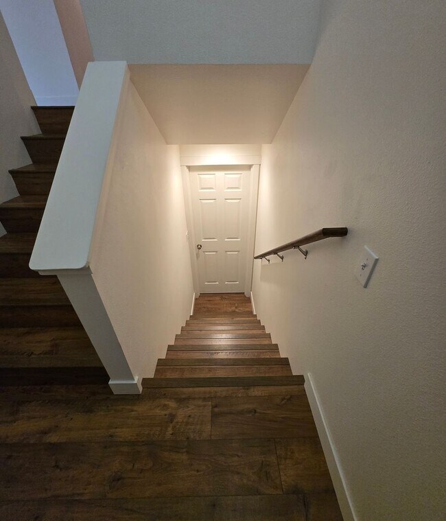 Building Photo - ***PENDING APPLICATION***4 Bedroom, 2 Bath...