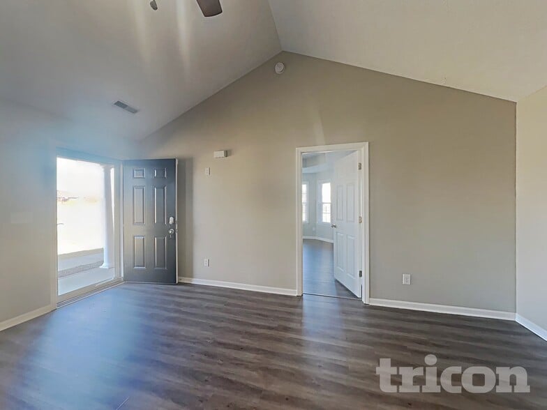 Building Photo - 901 Laramie Ct