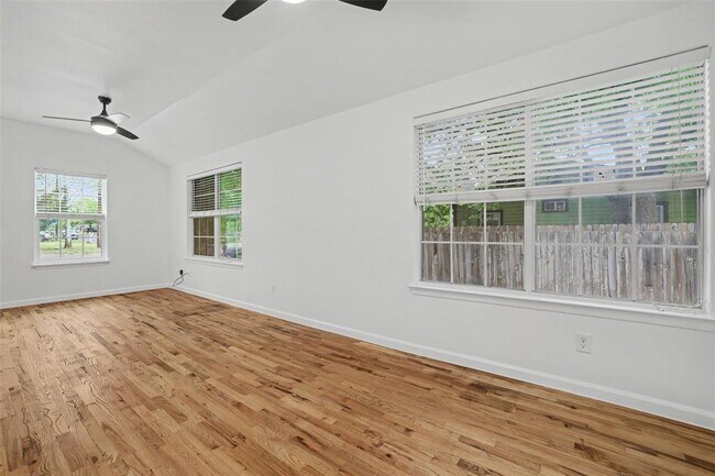 Building Photo - 6307 Chesterfield Ave