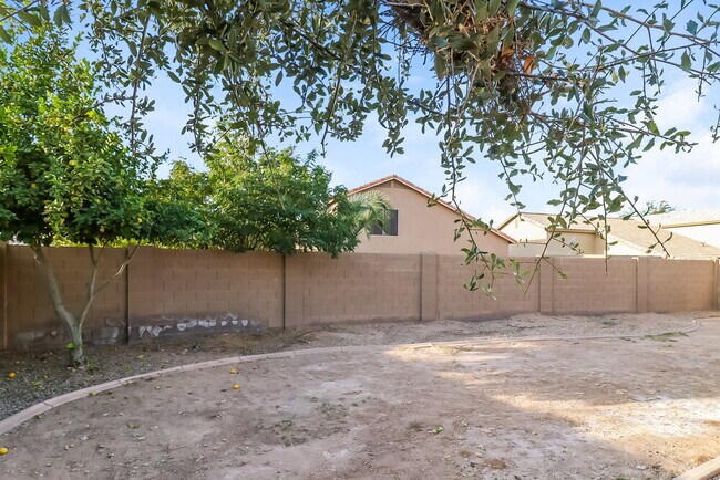 Building Photo - 12571 W Fairmount Ave