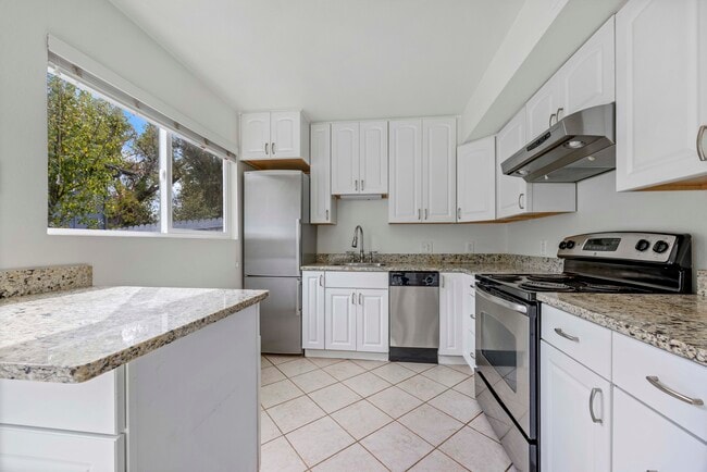 Building Photo - 1615 Cottonwood Dr