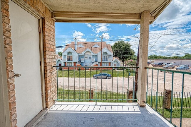 Building Photo - 14600 Fonmeadow Dr