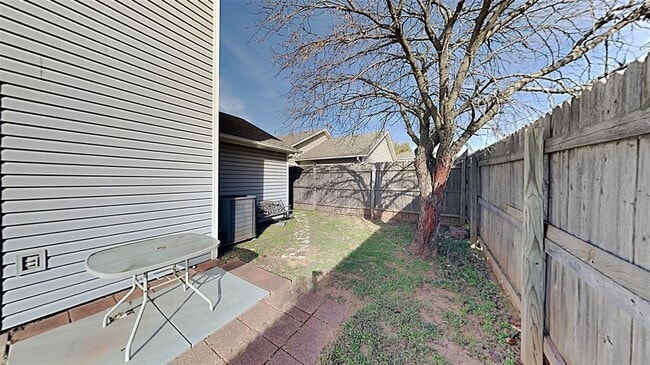 Building Photo - 436 Belmont Dr
