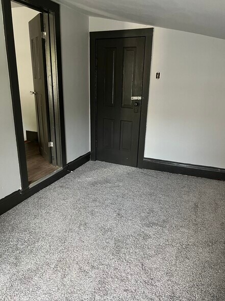 Building Photo - 703 Union St