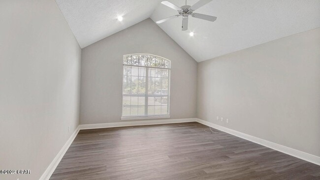 Building Photo - 104 Colony Harbour Rd