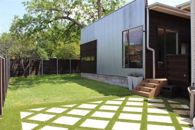 Building Photo - 3700 Garden Villa Ln