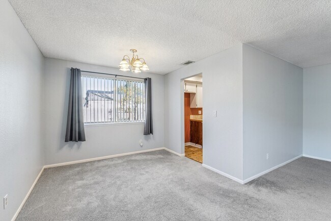 Building Photo - 1508 W Elm Pl