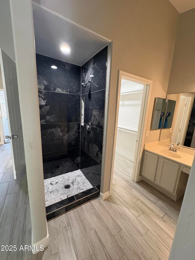 Building Photo - 6121 E Hermosa Vista Dr