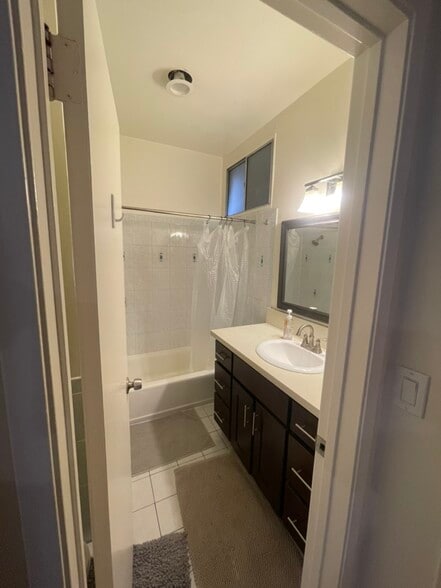 Bathroom - 1440 Veteran Ave
