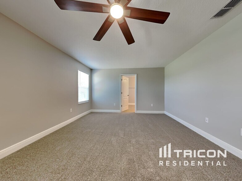 Building Photo - 10636 Laguna Plains Dr