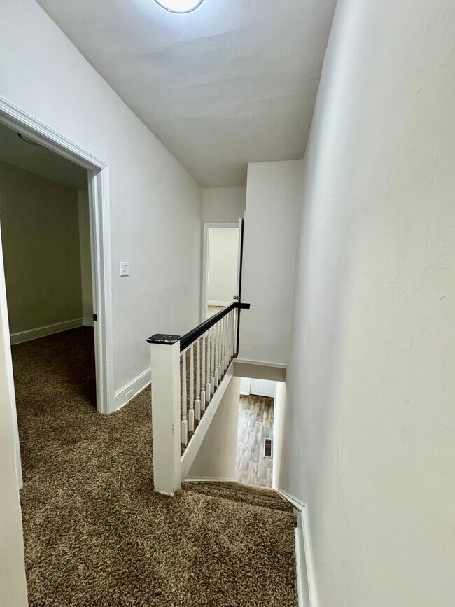 Building Photo - Spacious 3-Bedroom Home with Modern Amenit...