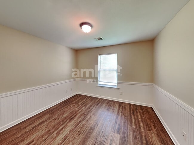 Building Photo - 1403 Bern Dr