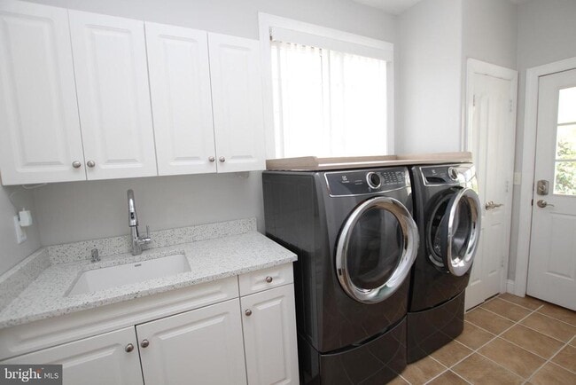 Building Photo - 3 Good Hope Ct