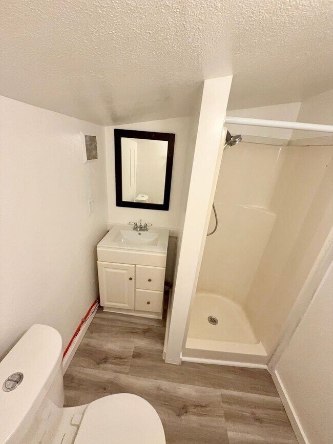 Building Photo - 918 Summit St