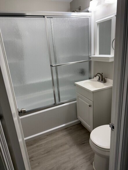 Building Photo - 33 Montfort Dr