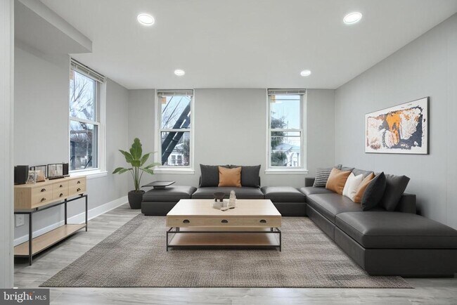 Building Photo - 3807 Fleetwood Ave