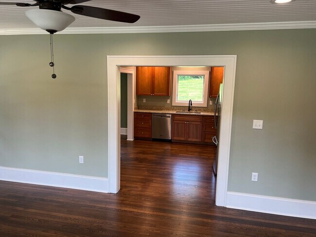 Building Photo - "Character Revived" Etowah Home and Guest House