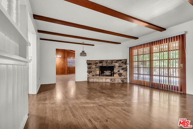 Building Photo - 9322 Lasaine Ave