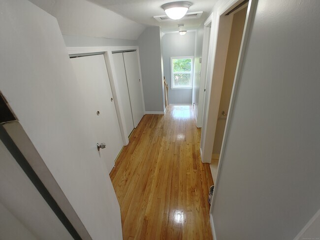 Building Photo - 15 Stock Pl