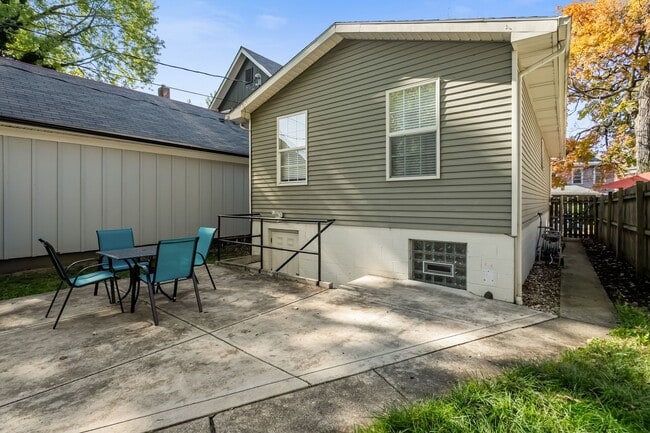 Building Photo - Beautiful 4 Bedroom in Short North