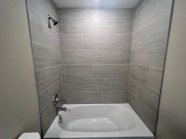 Building Photo - 2 Bedroom 2.5 bath Townhome in Beachwalk!