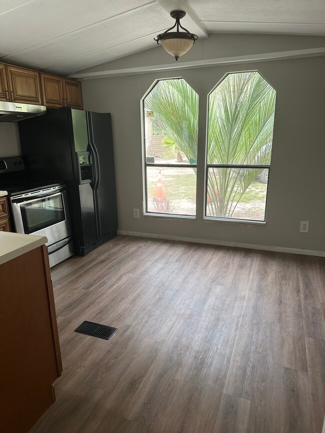 Building Photo - 2762 Oleander Rd