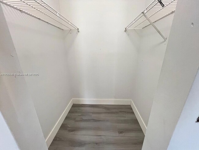 Building Photo - 9811 Westview Dr