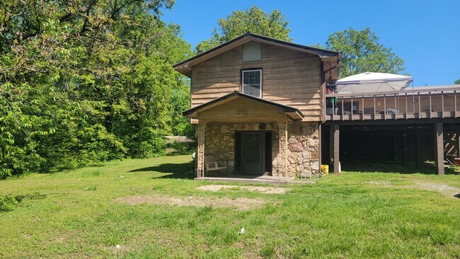 Building Photo - 300 Antioch Rd