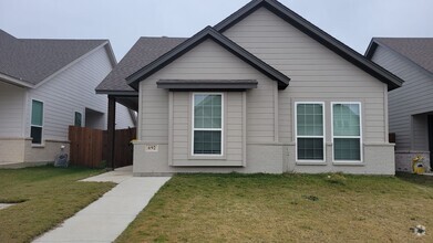 Building Photo - Godley ISD - 2 car garage - PETS WELCOME