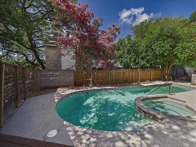 Building Photo - 6108 Shadow Valley Dr