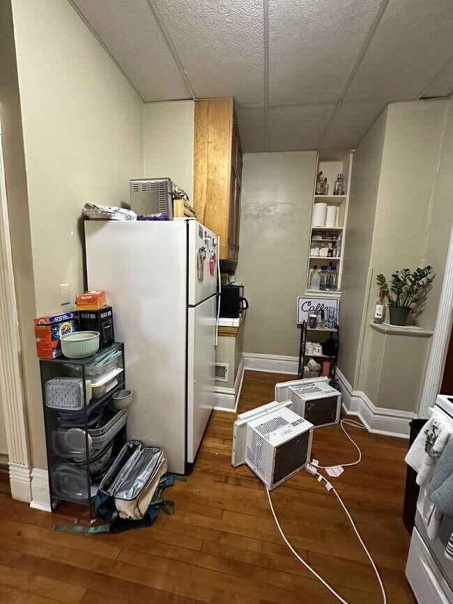 Building Photo - Nice 3 Bed 1 Bath near UWEC! Available Jun...