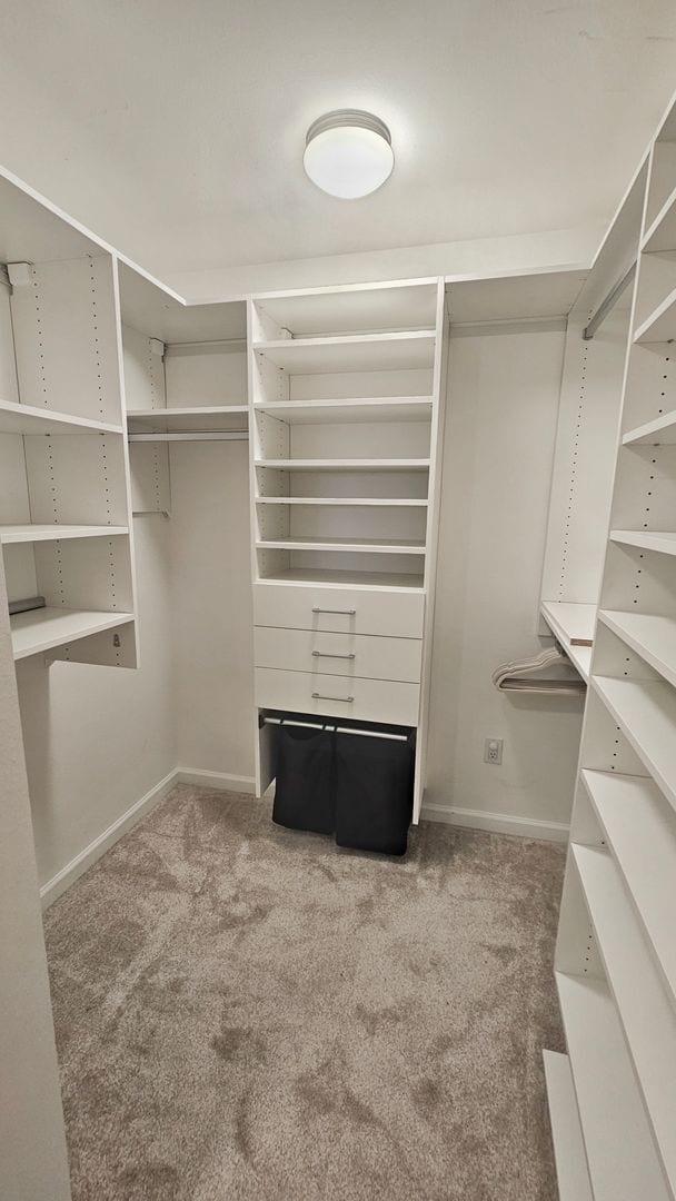 Building Photo - Modern Bellevue Townhome | Chef’s Kitchen, Dual Fireplaces & Private Patio