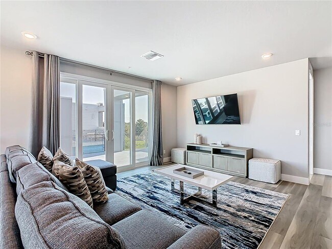 Building Photo - 7740 Sandy Ridge Dr