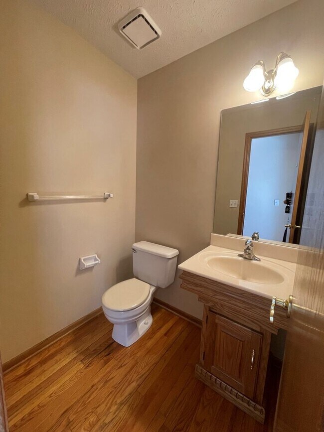 Building Photo - Bellevue Home for Rent