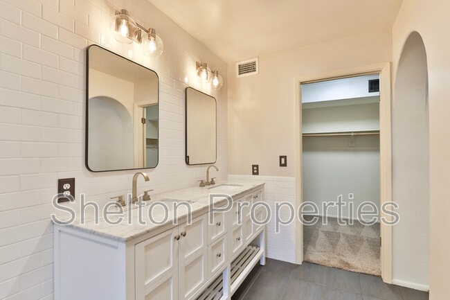 Building Photo - 2708 E Leonora St