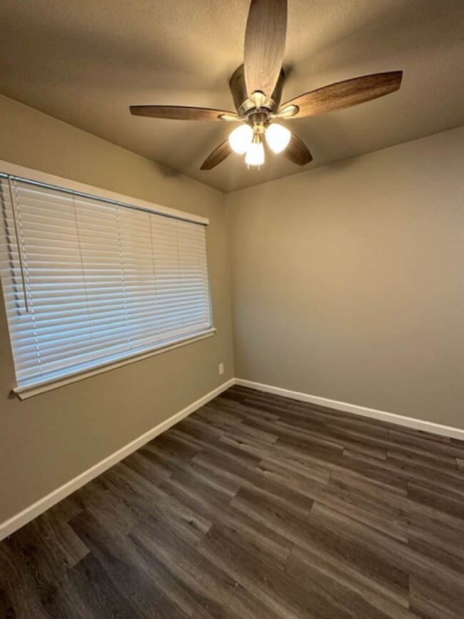 Building Photo - Desirable 3 bedroom 2 bath home