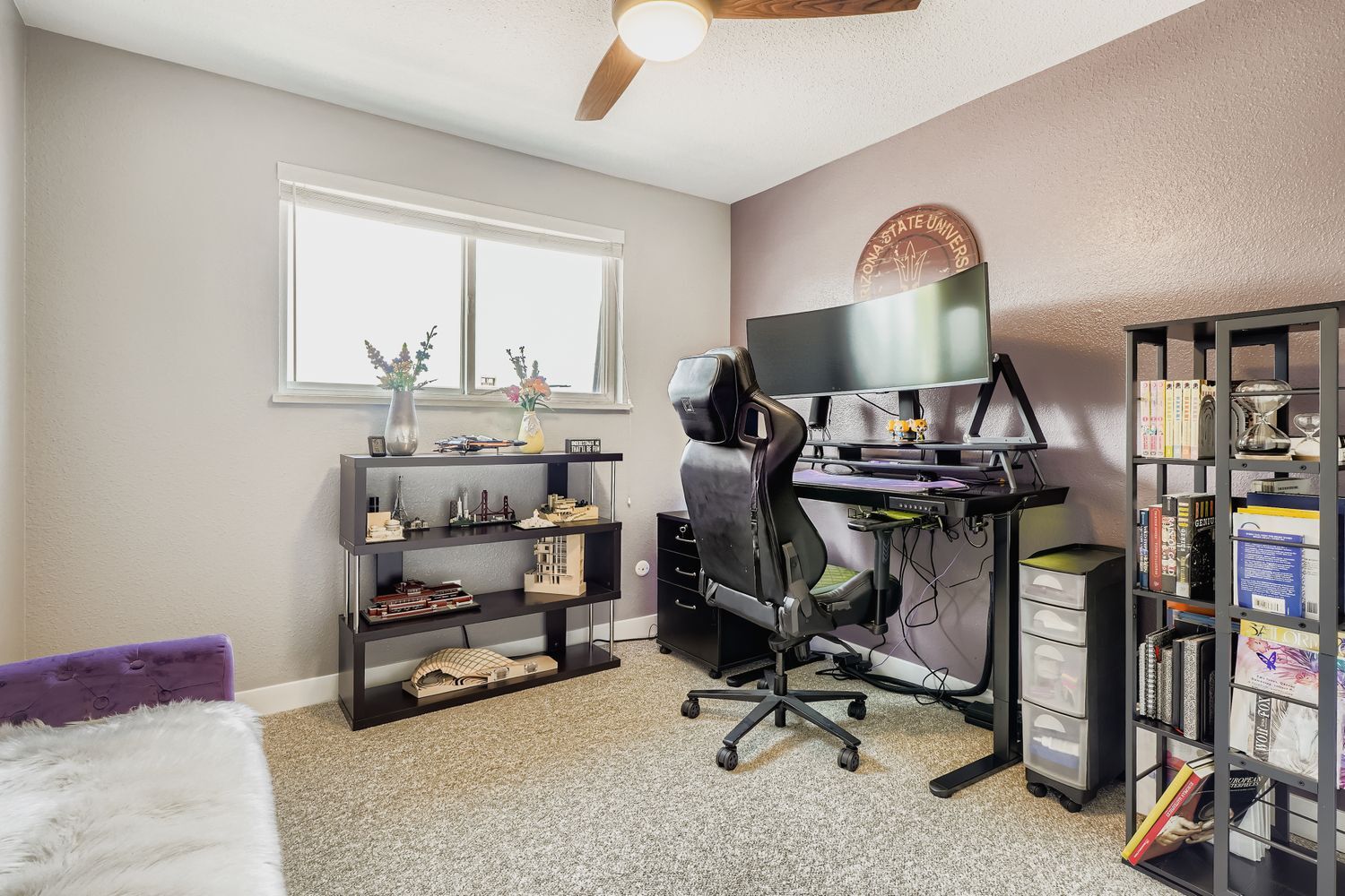 Bedroom/Office - 382 Gladiola St