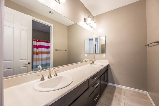 Building Photo - A stunning 4 Bedroom home nestled in the prestigious community in Henderson!