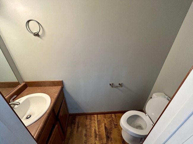 Building Photo - Beautiful 3 level home on a quiet cul-de-sac in Greenbrier Knolls--AVAILABLE NOW!!!!