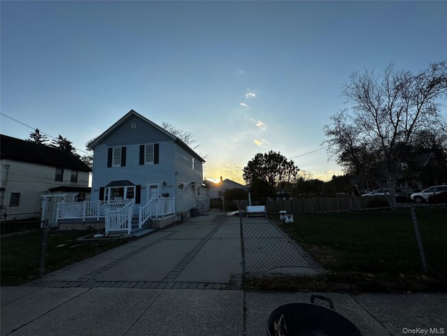 Building Photo - 44 Harding Ave